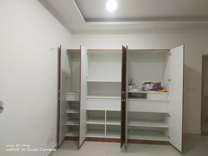 Modern Built-in Bedroom Wardrobe Modular Wardrobe Desk and Decor 