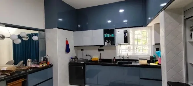 Compact Modular Kitchen with Crackle-Pattern Cabinets Modular Kitchen Desk and Decor 