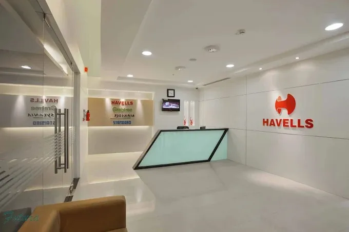 Corporate Reception Lobby — "DATAMARK" Office Corporate Office Layouts Desk and Decor 