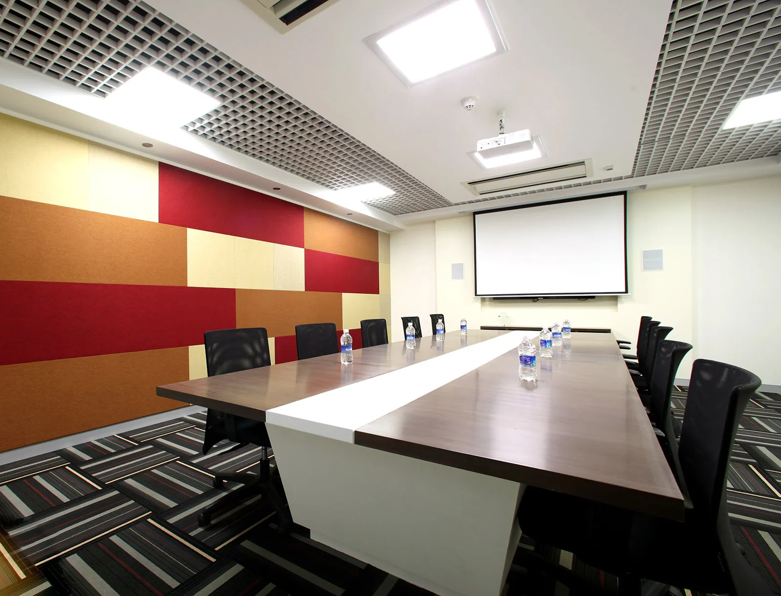 Modern Open-Plan Office Workspace Corporate Office Layouts Desk and Decor 