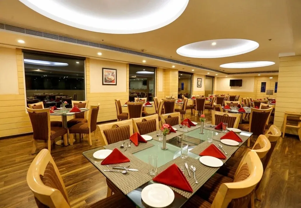 Banquet Hall / Wedding Function Hall Luxury Hotel Lobby Design Desk and Decor 