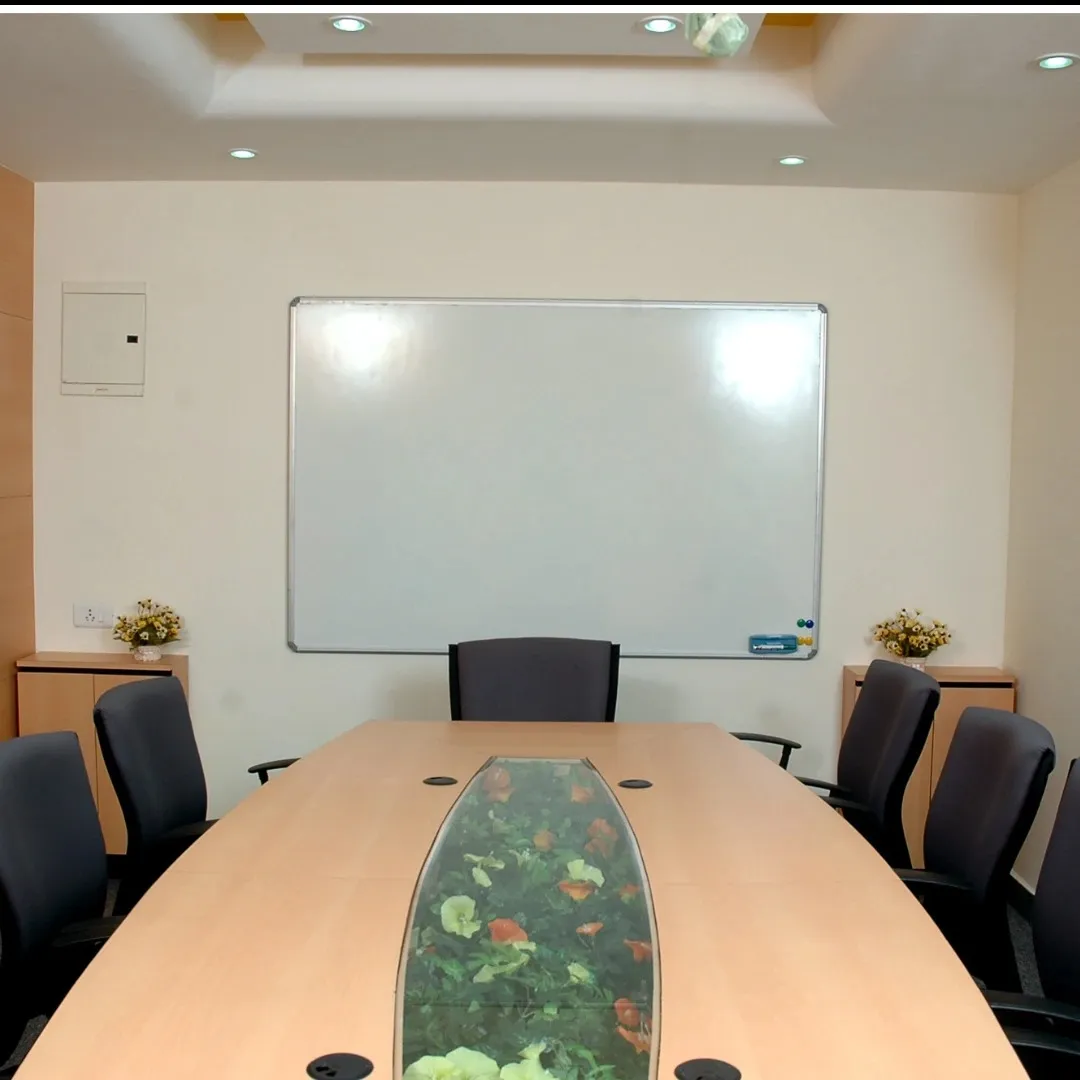 Commercial Office Cubicle Workstation Cabin-Based Office Layout Desk and Decor 