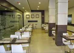Luxury Jewellery Showroom Interior Premium Showcase Units Desk and Decor 
