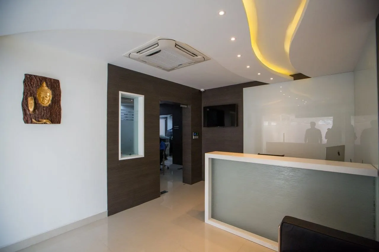Integrated Branding, Ergonomic Workstations, and Technical Display Gallery Reception Desks Desk and Decor 