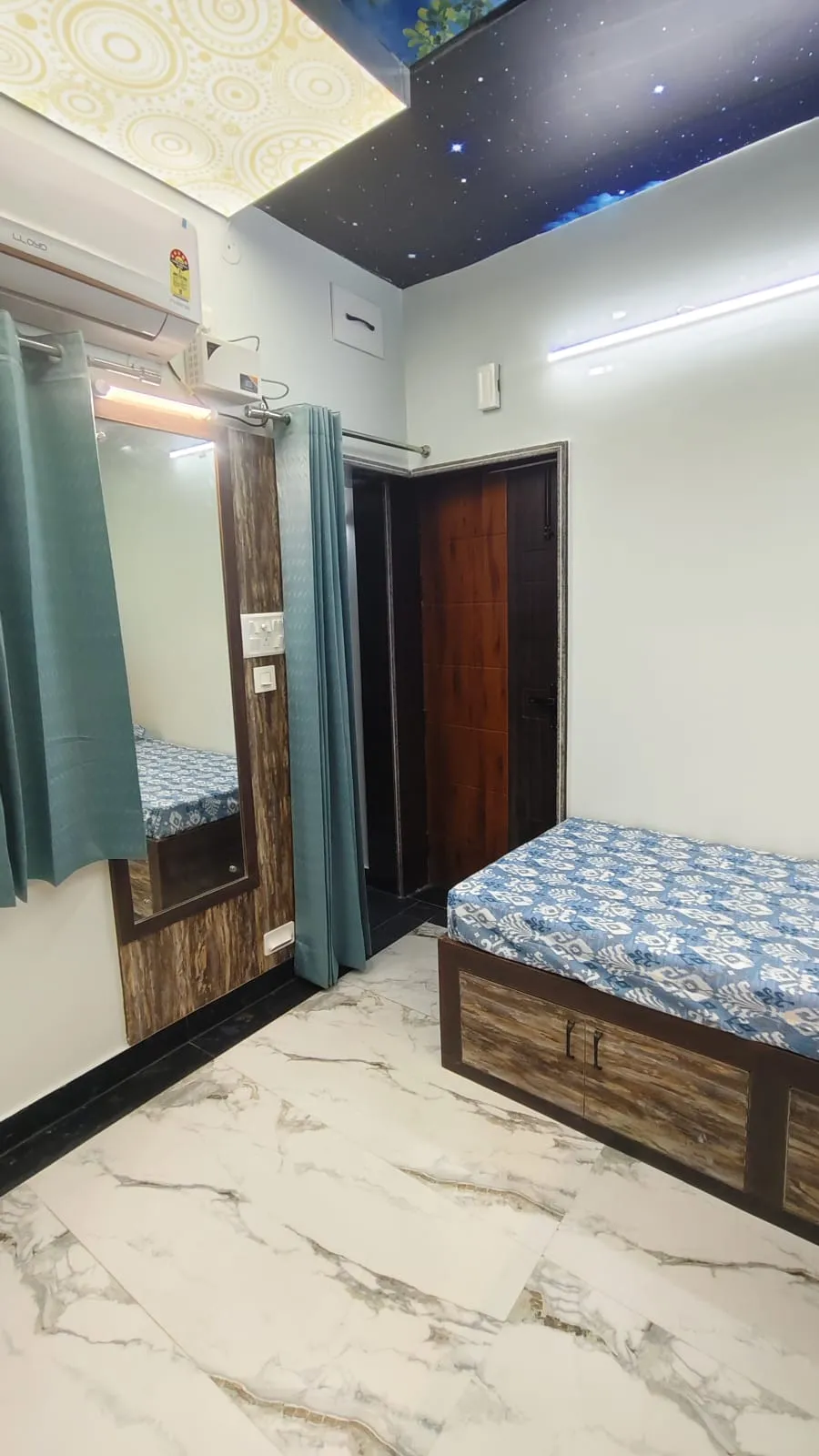 Hostel Bedroom with Storage Bed & Study Unit Hostel/Dormitory Room Desk and Decor 