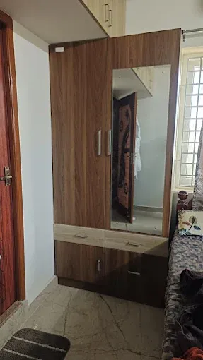 Elegant Wooden Wardrobe and Bedroom Storage Modular Wardrobe Desk and Decor 