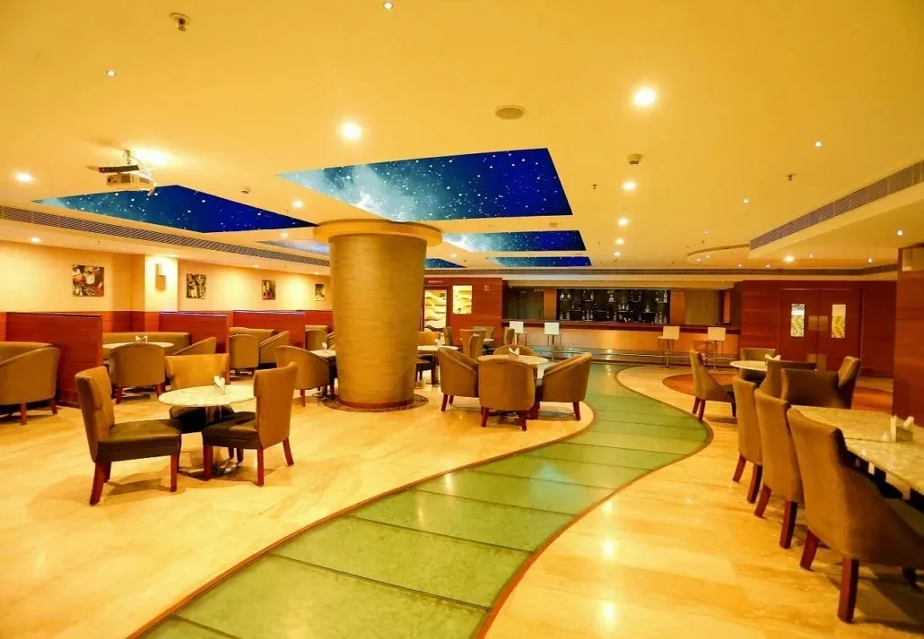 Banquet Hall / Wedding Function Hall Luxury Hotel Lobby Design Desk and Decor 