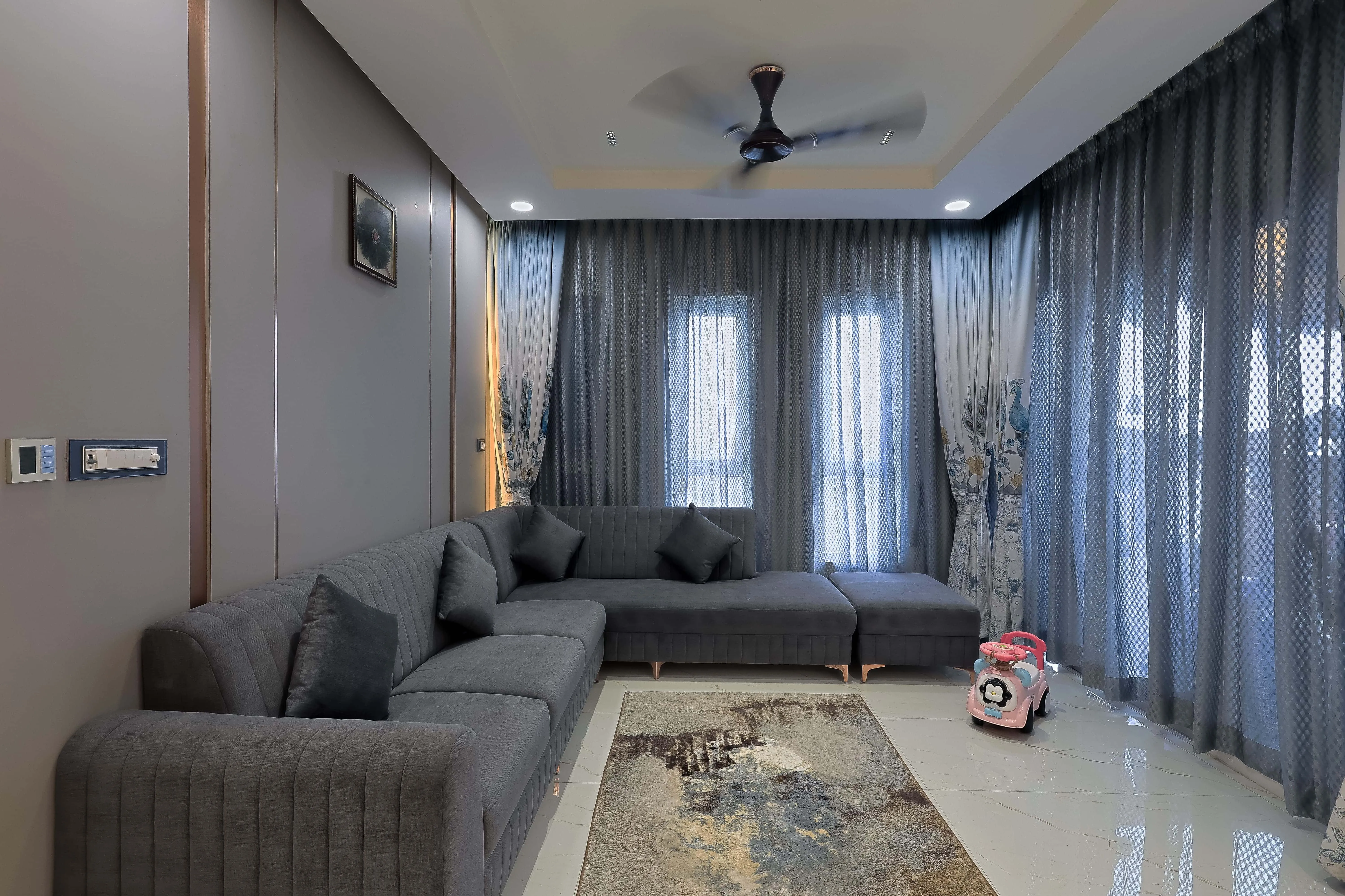 Sukoon - Mr.Ronak Residence ( Baashyaam ) Modern Living Room Designs Desk and Decor 