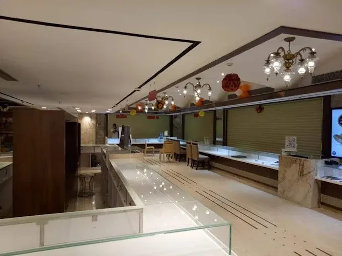 Modern Retail Showroom with Display Counters Large Space Showroom Desk and Decor 