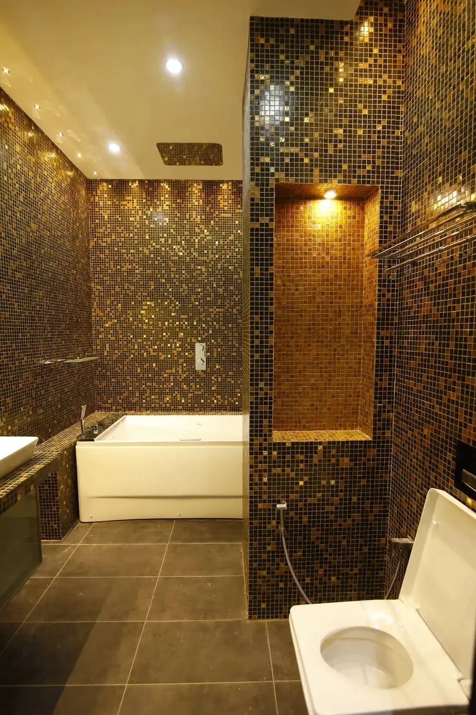 Luxury Bathroom with Backlit LED Mirror & Pedestal Basin Spa Style Bathroom Desk and Decor 