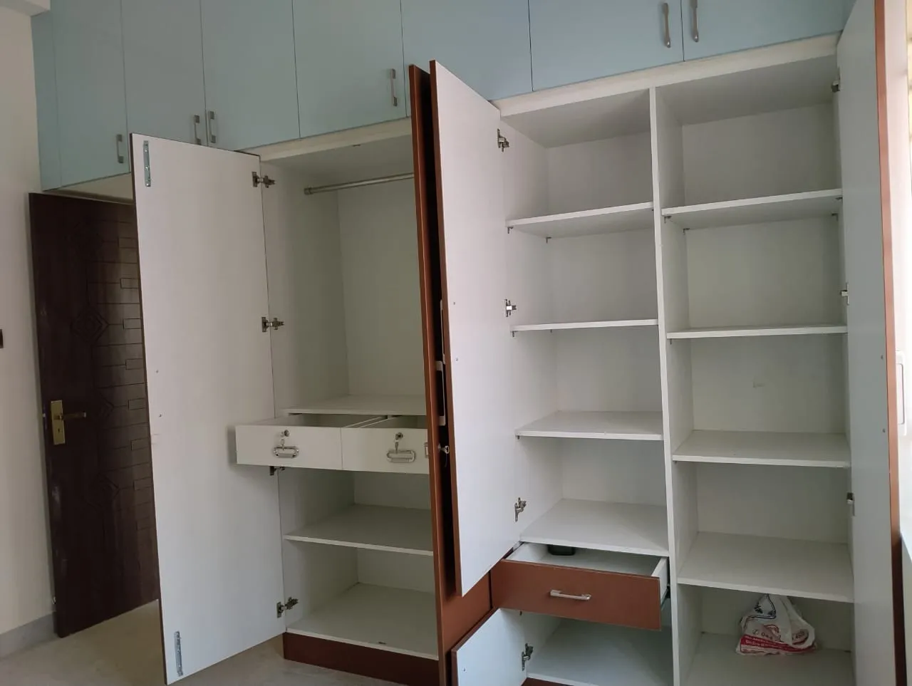 Modern Functional Four-Door Floor-to-Ceiling Modular Wardrobe with Loft Hinged Wardrobes Desk and Decor 