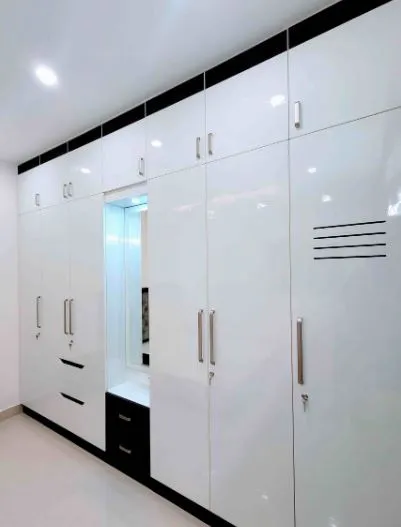 "Glossy White Wardrobe with Integrated Mirror Dresser Unit Mirror Wardrobe Desk and Decor 