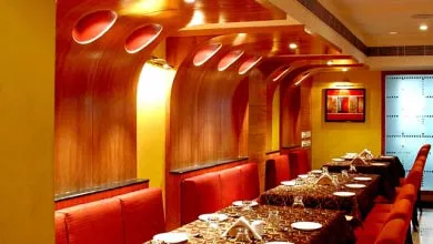 Contemporary Commercial Dining Interior Fine Dining Restaurant Desk and Decor 