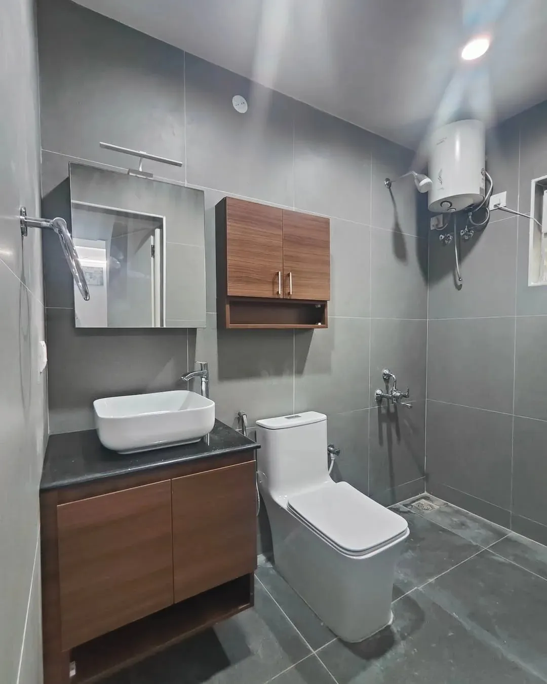 Modern Gray and Wood-Accent Bathroom Interior Design Modern Bathroom Designs Desk and Decor 