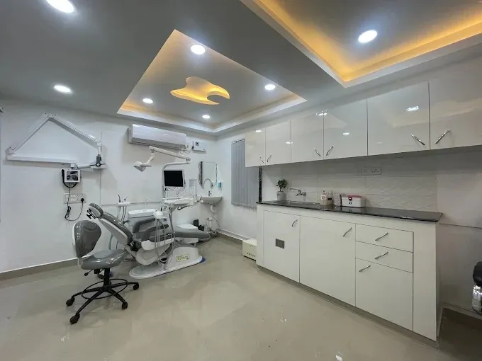 Modern Minimalist Dental Clinic Treatment Room Healthcare Interior Design Desk and Decor 
