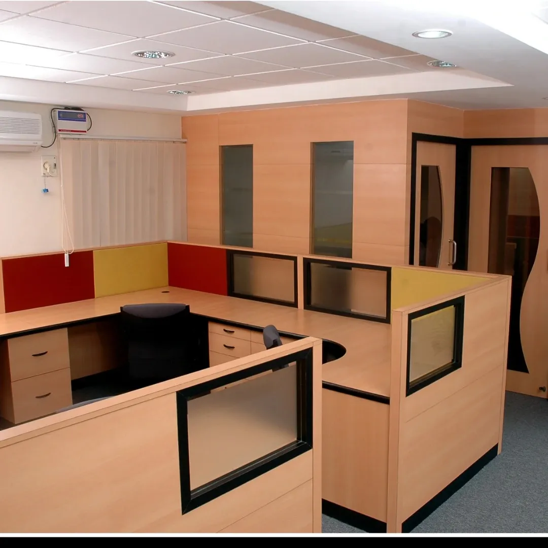 Commercial Office Cubicle Workstation Cabin-Based Office Layout Desk and Decor 