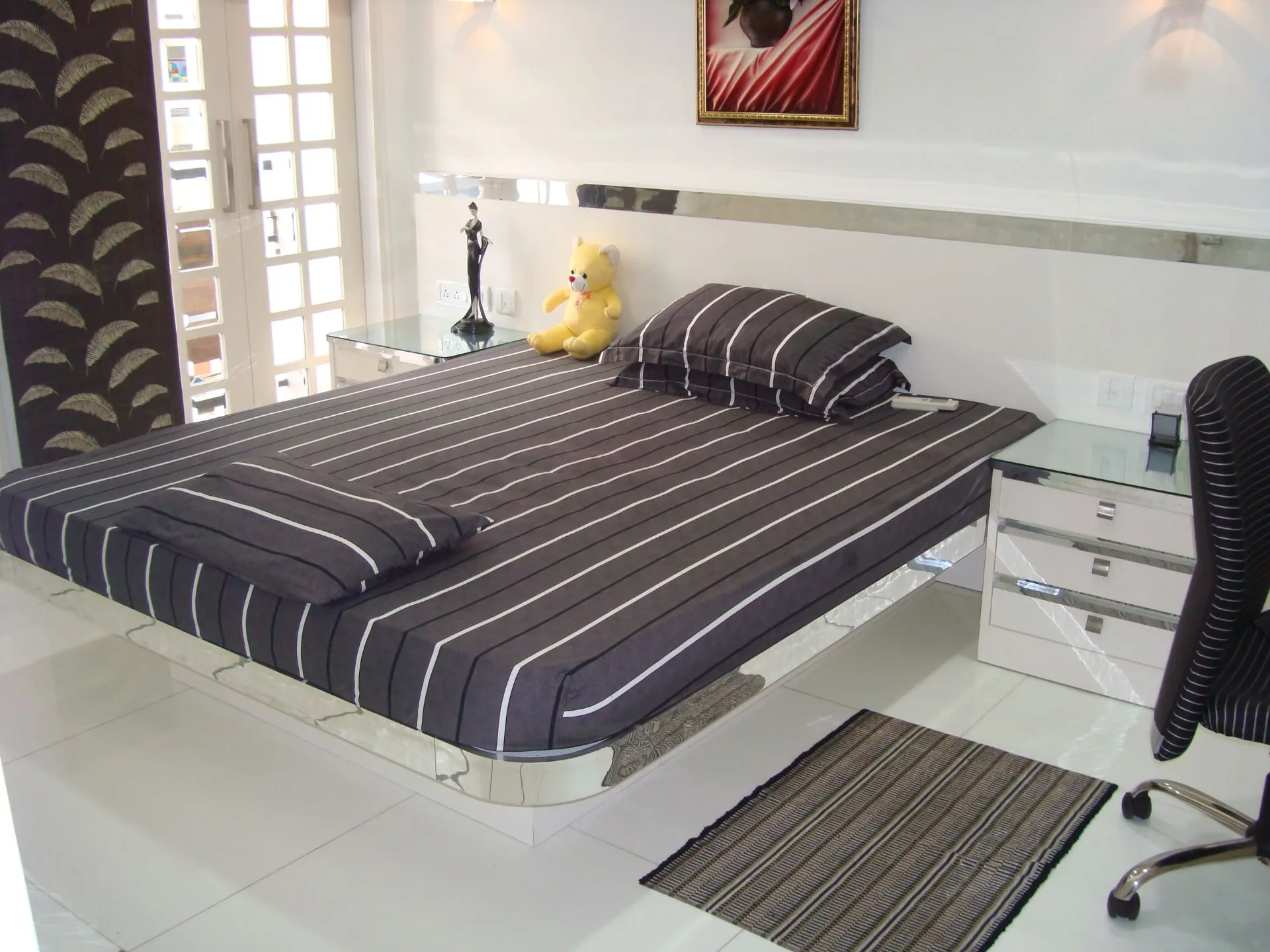 Classic Carved Wooden Bed with Sleigh-Style Frame Modern Bedroom Desk and Decor 