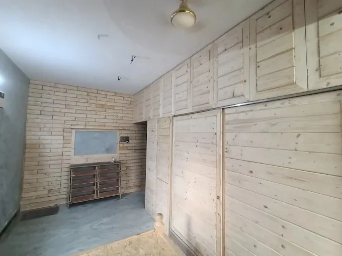 Floor-to-Ceiling Built-in Wardrobe System Modular Wardrobe Desk and Decor 