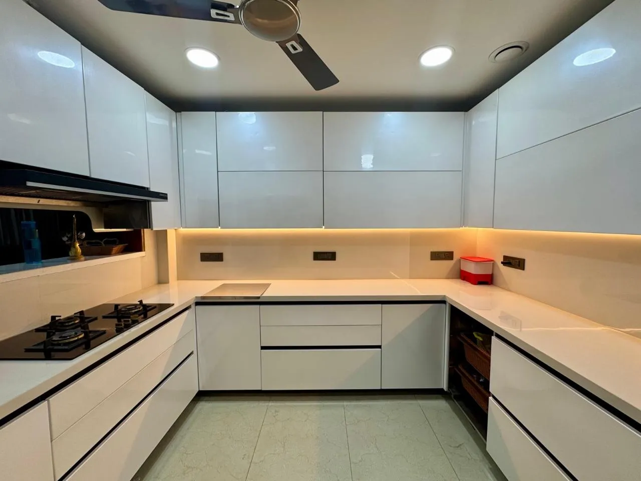 Stainless Steel Kitchen SS Kitchen Desk and Decor 