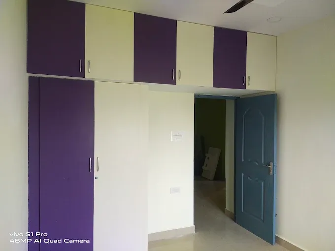 Modern Built-in Bedroom Wardrobe with Modular Wardrobe at Deskanddecor