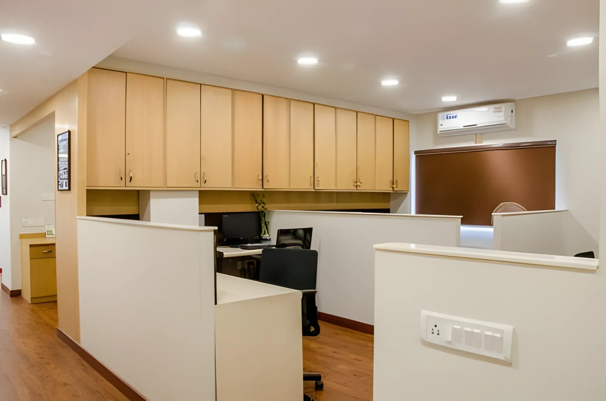 Grand Architectural Hallway & Foyer with Cabin-Based Office Layout at Deskanddecor