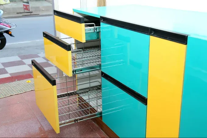 Modern Modular Kitchen with Modular Kitchen at Deskanddecor