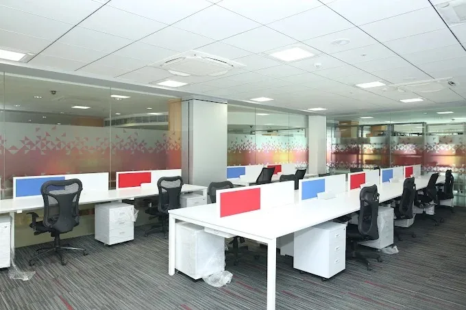 Modern Open-Plan Modular Office Workstation with Open Workspace Offices at Deskanddecor