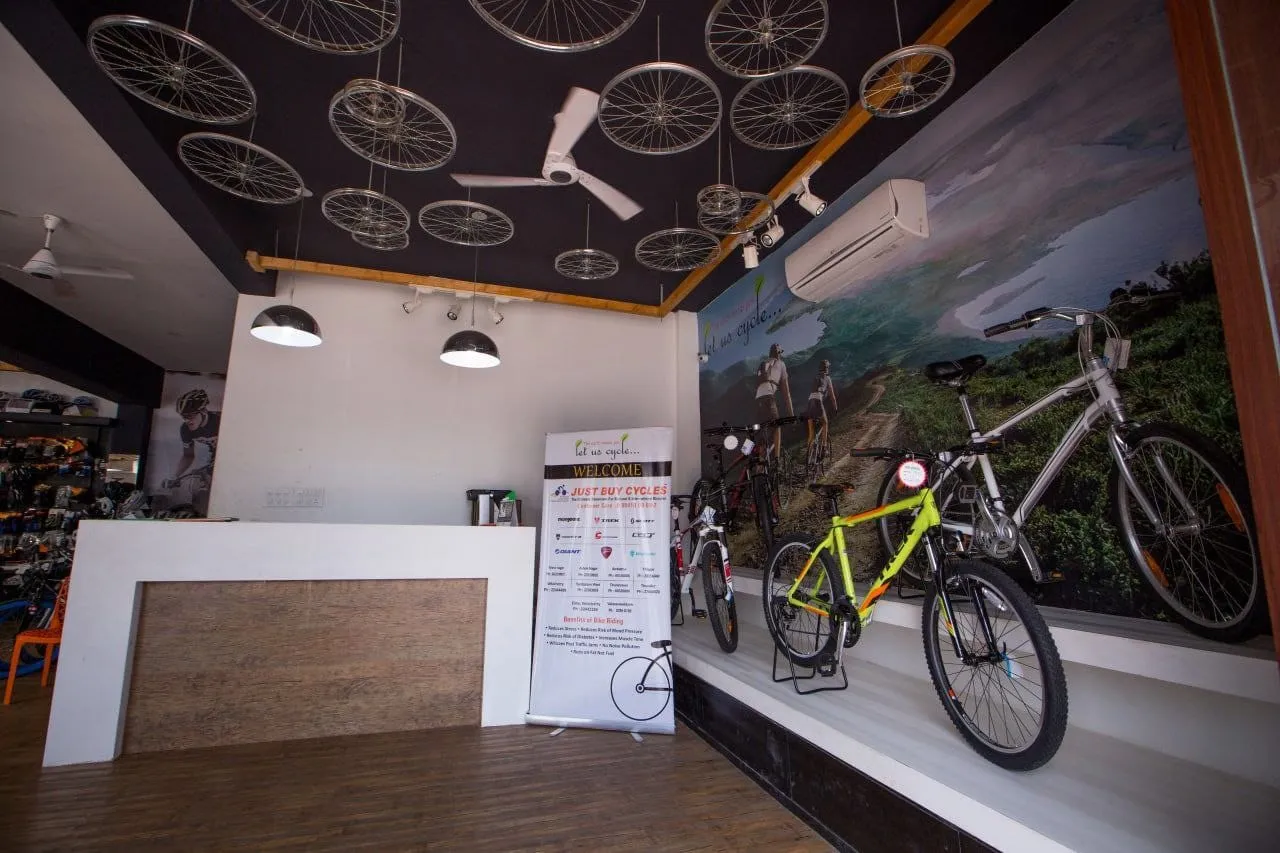Automotive Display Gallery with Brand-Integrated Work Environment with Feature Display Units at Deskanddecor