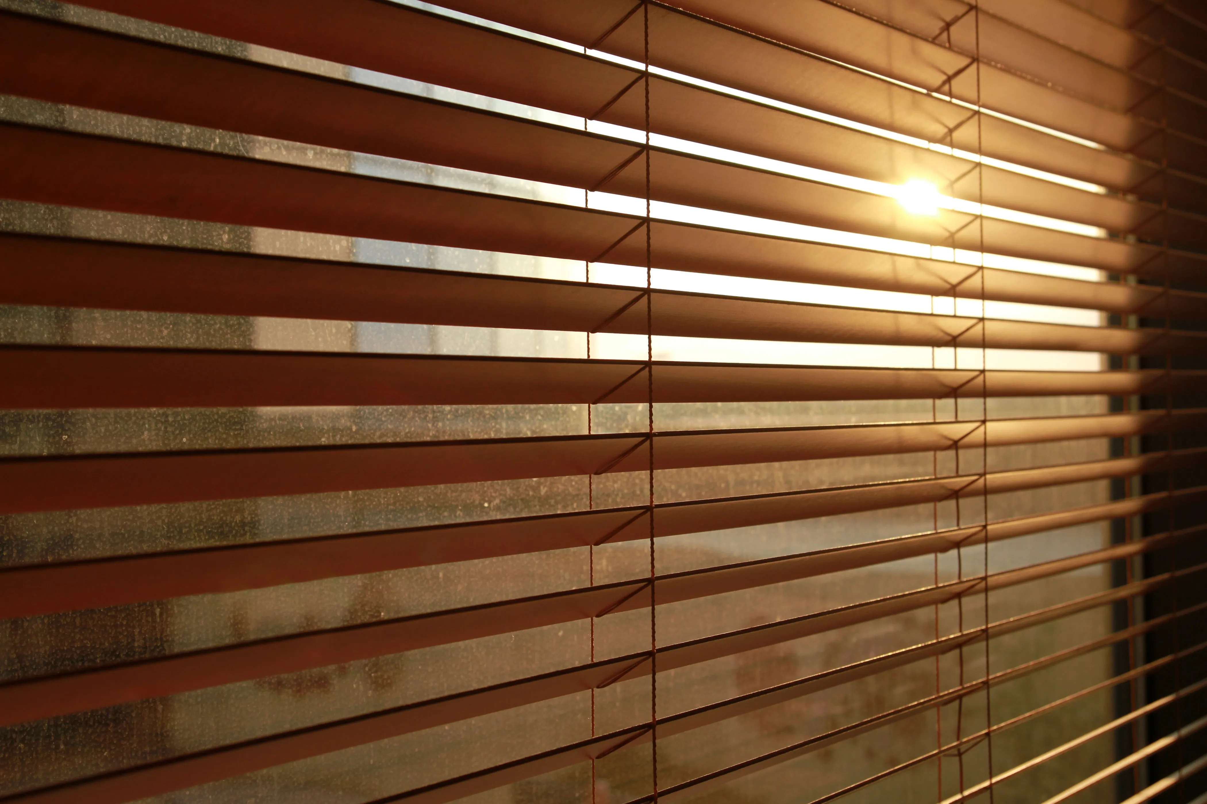 Venetian blinds with Curtains & Drapes at Deskanddecor